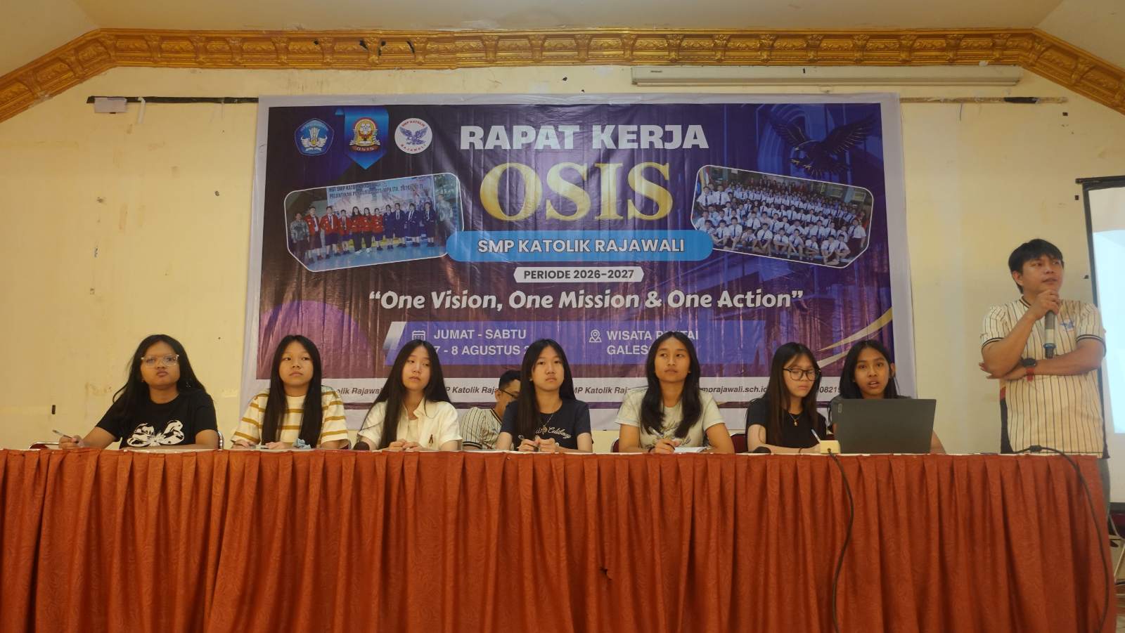 OSIS–MPK SMP Katolik Rajawali Gelar Rapat Kerja  Wujudkan Program Berdampak melalui Semangat "One Vision, One Mission, One Action"